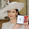 Catherine Zeta Jones tại điện Buckingham. (Nguồn: Getty images)