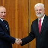 Thủ tướng Nga (phải) và người đồng cấp Serbia Mirko Cvetkovic. (Nguồn: Getty images)