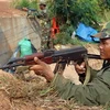 Binh sỹ Campuchia gác tại khu vực biên giới với Thái Lan ở tỉnh Oddar Meanchey ngày 25/4. (Ảnh: AFP/TTXVN)