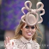 Công chúa Beatrice và chiếc mũ "gạc hươu". (Nguồn: Internet)
