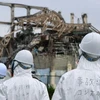 Ủy ban điều tra về sự cố hạt nhân tại tòa nhà chứa lò phản ứng số ba nhà máy điện Fukushima ở thị trấn Okuma, tỉnh Fukushima. (Ảnh: AFP/TTXVN)