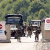 Lực lượng KFOR tại cửa khẩu biên giới Serbia-Kosovo. (Nguồn: Reuters)