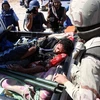 Binh sỹ lực lượng của chính phủ lâm thời Libya bị thương trong vụ tấn công vào Bani Walid ngày 18/9. (Ảnh: AFP/TTXVN)