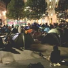 Người biểu tình thức trắng đêm ở khu Tài chính London. (Ảnh: Vũ Hội-Lê Dương/Vietnam+)
