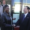 Bà Valerie Amos và đại diện Triều Tiên. (Nguồn: AP)