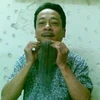 Nghệ sỹ Hoàng Dũng đang thử râu cho vai diễn (Ảnh: Nguyễn Anh/ Vietnam+)