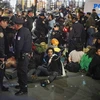 Cảnh sát bắt giữ người biểu tình tại công viên Zuccotti. (Nguồn: Reuters)