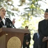 Tổng thống Hamid Karzai và Ngoại trưởng Mỹ Hillary Clinton. (Nguồn: AP)