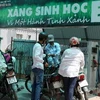 Một điểm bán xăng sinh học E5 của PV Oil tại Hà Nội. (Ảnh: Hoàng Lâm/TTXVN)