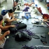 Phân xưởng sản xuất giầy của Công ty da giầy Hải Phòng. (Ảnh: Trần Tuấn/TTXVN)