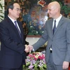 Phó Thủ tướng Nguyễn Thiện Nhân tiếp Ngài Uwe Morawetz, Chủ tịch Quỹ Hòa bình Quốc tế. (Ảnh: Phương Hoa/TTXVN)