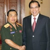 Tổng Bí thư Nông Đức Mạnh tiếp Chủ nhiệm Tổng cục Chính trị Quân đội nhân dân Lào Sengnuon Saynhalat. (Ảnh: Đinh Xuân Tuân/TTXVN)