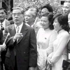 Tổng bí thư Nguyễn Văn Linh gặp gỡ các đại biểu tại Đại hội Đảng toàn quốc lần thứ VI-Đại hội đổi mới năm 1986. (Ảnh tư liệu: Internet)