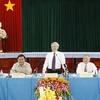 Chủ tịch Quốc hội Nguyễn Phú Trọng làm việc với lãnh đạo tỉnh Long An. (Ảnh: Trí Dũng/TTXVN)