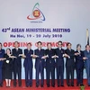 Thủ tướng Nguyễn Tấn Dũng , Tổng Thư ký ASEAN và các Bộ trưởng Ngoại giao ASEAN chụp ảnh chung. (Ảnh: Nhan Sáng/TTXVN)