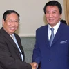 Phó Thủ tướng Phạm Gia Khiêm và ông Sugi Ryotaro. (Ảnh: Nhan Sáng/TTXVN)