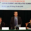 Thứ trưởng Bộ ngoại giao Việt Nam Đào Việt Trung chủ trì buổi họp báo. (Ảnh: Trọng Đức/TTXVN)