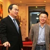 Phó Thủ tướng Nguyễn Thiện Nhân thăm nhà giáo sư Ngô Bảo Châu. (Ảnh: Chinhphu.vn)