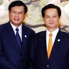 Thủ tướng Nguyễn Tấn Dũng gặp Thủ tướng Lào Bouasone Bouphavanh. (Ảnh: Đức Tám/TTXVN)