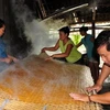 Sản xuất miến ở làng Cự Đà. (Ảnh: Internet)