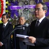 Phó Thủ tướng Nguyễn Thiện Nhân đọc điếu văn tiễn biệt cụ Vũ Đình Hòe. (Ảnh: Hoàng Hải/TTXVN)