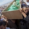 Quan tài của 9 trong 11 giáo sĩ Hồi giáo bị chết trong trận không kích. (Ảnh: AP)