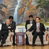 Phó Thủ tướng Trung Quốc Trương Đức Giang (phải) và Thủ tướng Bắc Triều Tiên Choe Yong Rim tại cuộc gặp. (Ảnh: xinhuanet)