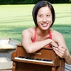 Phyllis Chen và cây đàn piano đồ chơi. (Nguồn: AFP)