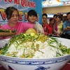 Tô mỳ lớn nhất Việt Nam được tổ chức Kỷ lục Việt Nam công nhận vào lúc 10h30 ngày 29/3 tại Đà Nẵng. (Ảnh: cand.com.vn)