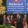 Đại diện lãnh đạo 2 tỉnh Thanh Hóa-Hủa Phăn ký thỏa thuận hợp tác năm 2012.