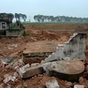 Một góc Nghĩa trang Mom Vỉ Tiền đang trong quá trình di chuyển mồ mả. (Ảnh: hanoimoi.com.vn)