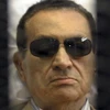 Cựu Tổng thống Ai Cập Hoski Mubarak trong phòng xử án ở Cairo, ngày 2/6/2012. (Ảnh: Reuters)