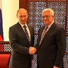 Tổng thống Palestine Mahmud Abbas (phải) và Tổng thống Vladimir Putin (trái) trong cuộc gặp ở Bethlehem. (Ảnh: AFP/TTXVN)