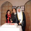 Quyền Thứ trưởng Bộ Ngoại giao Kuwait Khaled Maghamis và Đại sứ Việt Nam Bùi Quốc Trung cắt bánh mừng ngày Quốc khánh. (Nguồn: Thu Phong/Vietnam+)