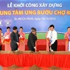 Thủ tướng Nguyễn Tấn Dũng đến dự lễ khởi công. (Ảnh: Thanh Vũ/TTXVN)