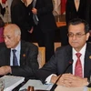 Ngoại trưởng Lebanon Adnan Mansour (phải) và Tổng thư ký Liên đoàn Arập Nabil al-Arabi tại hội nghị. (Ảnh: THX/ TTXVN)