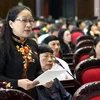 Đại biểu Quốc hội tỉnh Thái Nguyên Trương Thị Huệ phát biểu ý kiến. (Ảnh: Nhan Sáng/TTXVN)