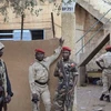 Lực lượng an ninh Niger bao quanh nhà tù Niamey sau vụ tấn công. (Ảnh: AP)