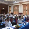 Các đại biểu tiến hành biểu quyết thông qua các Nghị quyết. (Ảnh: hoabinh.gov.vn)