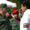 Tổng thống Nicolas Maduro (phải) tại buổi triển khai các lực lượng vũ trang tại Caracas. (Ảnh: AFP/TTXVN)
