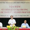 Chủ tịch Quốc hội Nguyễn Sinh Hùng, Chủ tịch Ủy ban Dự thảo sửa đổi Hiến pháp năm 1992 chủ trì và phát biểu tại buổi tọa đàm. (Ảnh: Nhan Sáng/TTXVN)