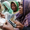 Tín dụng vi mô đã giúp đỡ nhiều phụ nữ Bangladesh nghèo khổ. (Ảnh: TT&VH)
