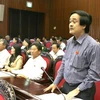Đại biểu Quốc hội tỉnh Lâm Đồng, Lê Văn Học phát biểu ý kiến. (Ảnh: Trí Dũng/TTXVN) 