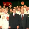 Tổng Bí thư Nông Đức Mạnh chụp ảnh chung với các đại biểu. (Ảnh: Đinh Xuân Tuân/TTXVN)