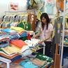 Người tiêu dùng có cơ hội mua sắm nhiều sản phẩm của nhà sản xuất Việt Nam tại Hội chợ thời trang Việt Nam 2009. (Ảnh: minh họa/Internet)