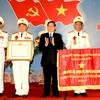 Chủ tịch nước Nguyễn Minh Triết trao tặng danh hiệu Anh hùng lực lượng vũ trang Nhân dân cho Cục V26. (Ảnh: Thống Nhất/TTXVN) 
