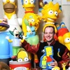 Glyn Stott, 36 tuổi, sẽ phải thức trắng 6 ngày đêm liền để xem hết các tập phim "Simpson" được làm ra trong 20 năm. (Ảnh: TT&VH)