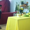 Phó giáo sư, tiến sĩ Nguyễn Lân Cường làm lễ trước khi khâm liệm nhà vua. (Ảnh: TT&VH)