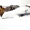 Công nhân giao thông thành phố New York dọn dẹp lớp tuyết dày phủ kín mặt đường của thành phố. (Ảnh: Getty Images)
