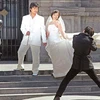 Một đôi uyên ương đang chụp ảnh cưới ở Bắc Kinh. (Ảnh: nguồn Chinadaily)
